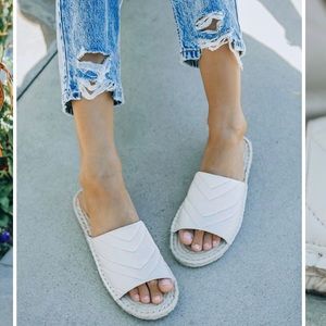 (Oasis Society)  Beige Quilted Slide Sandal